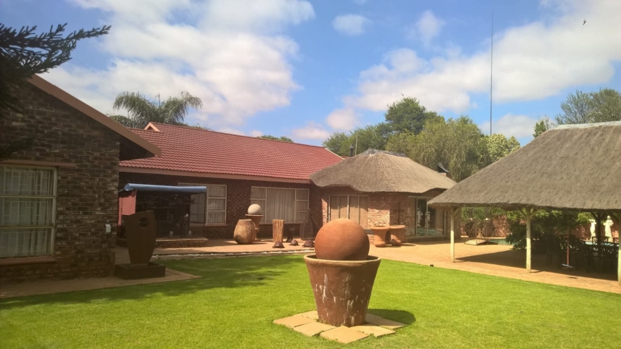 4 Bedroom Property for Sale in Wilkoppies North West